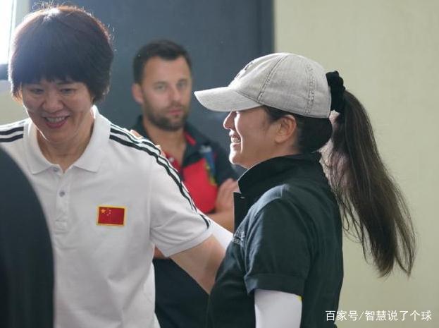 巩俐观战女排比赛(巩俐看女排比赛)